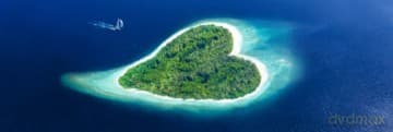 Wyspa W Kształcie Serca Na Malediwach [PLAKAT]