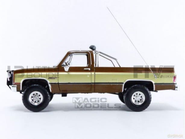 Greenlight Collectibles - 1/18 Fall Guy 1982 GMC K-2500 Sierra Grande