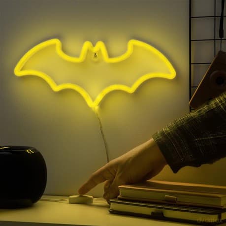 DC Comics - Batman neonowa lampka ścienna (wysokość: 12,8 cm) / Dc Comics Batman Wall Mountable LED Neon Light (high: 12,8 cm)