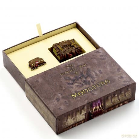 Harry Potter: Harry Potter Monster Book Gift Box With Monster Book Keyring And Pin Badge