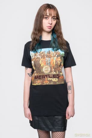 The Beatles: Unisex T-Shirt: Sgt Pepper Crystals (Black) (Embellished) (X-Large)