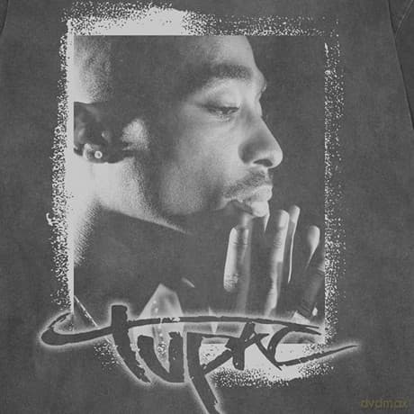 Tupac: Unisex Stone Wash T-Shirt: Spray Photo (Charcoal Grey) (Medium)