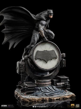 Zack Snyder's Justice League Deluxe Art Scale Statue 1/10 Batman on Batsignal 28 cm
